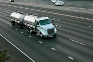 5/1 Atlanta, GA – Two Injured in Tractor-Trailer Collision in SB Lanes of I-75