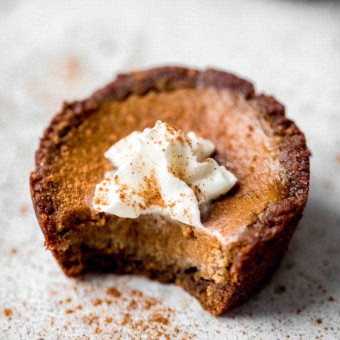 Mini Paleo Pumpkin Pies with Gingerbread Cookie Crust