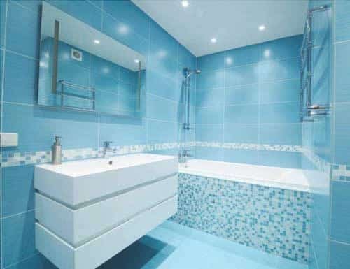 how to decorate a small bathroom