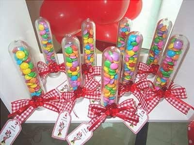 the pictures of the decoration of the hands and feet