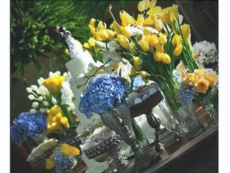 Wedding photos-black-and-yellow-at-night.