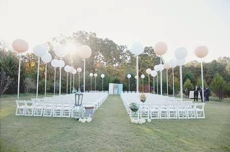 the tips of wedding with balloons