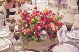 decorate the table for guests for your wedding