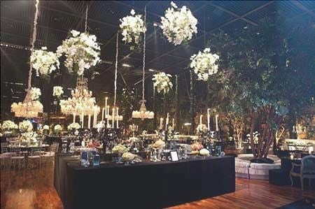 decorate your wedding with flowers and seeing the pictures serve as inspiration for ideas