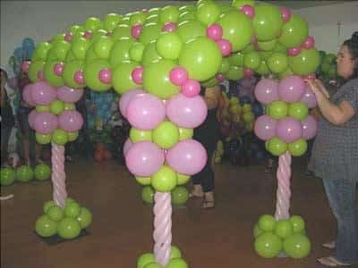 the pictures of the decorations for the party
