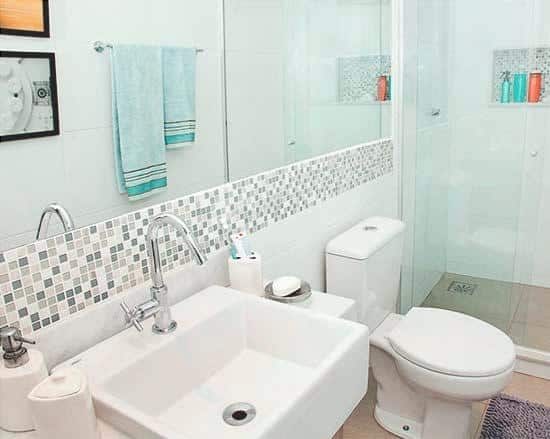 tips and photos of how to decorate bathrooms