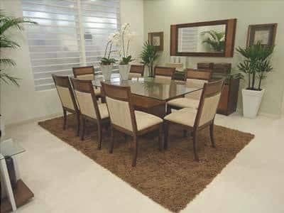 the decor of the room